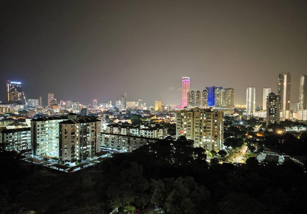 Infinity Pool 2Br Suite 7Pax @Beacon @Georgetown エクステリア 写真